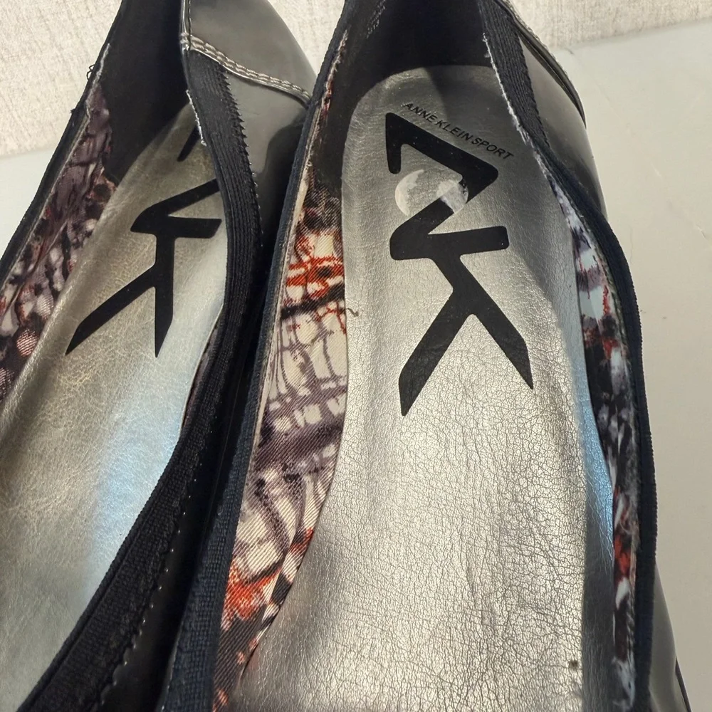 Anne Klein Sport Womens AKDefinitely gray/ Black‎ Patent Wedge Pump US 10M
